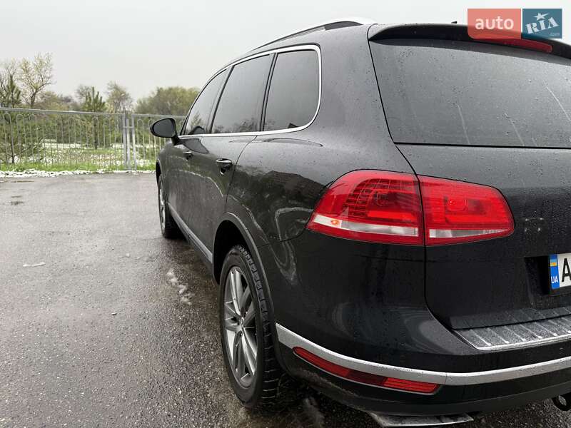 Позашляховик / Кросовер Volkswagen Touareg 2014 в Запоріжжі