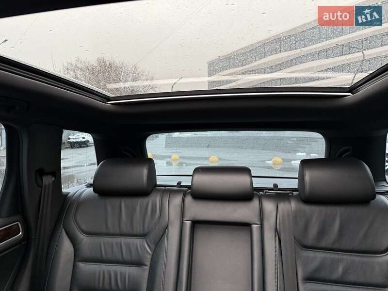Позашляховик / Кросовер Volkswagen Touareg 2014 в Запоріжжі