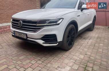 Внедорожник / Кроссовер Volkswagen Touareg 2018 в 