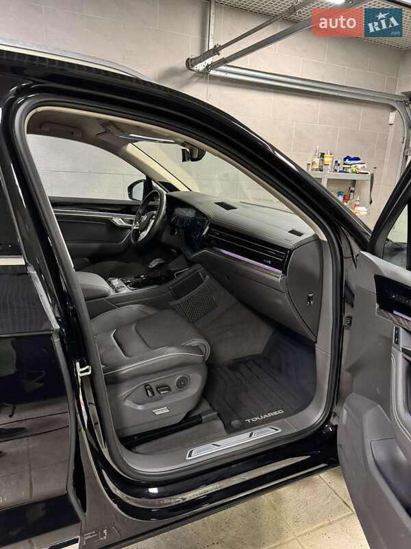Позашляховик / Кросовер Volkswagen Touareg 2019 в Києві