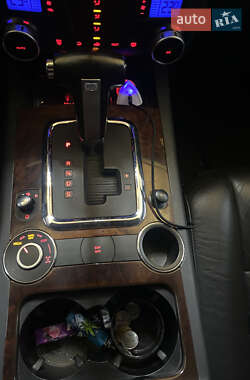 Внедорожник / Кроссовер Volkswagen Touareg 2007 в 