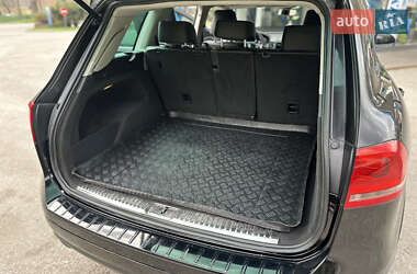 Внедорожник / Кроссовер Volkswagen Touareg 2011 в 