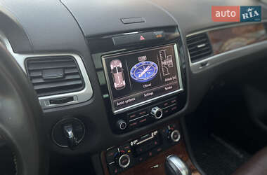 Позашляховик / Кросовер Volkswagen Touareg 2013 в 