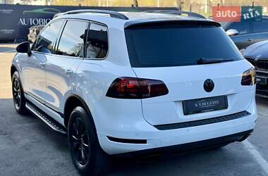Позашляховик / Кросовер Volkswagen Touareg 2013 в 