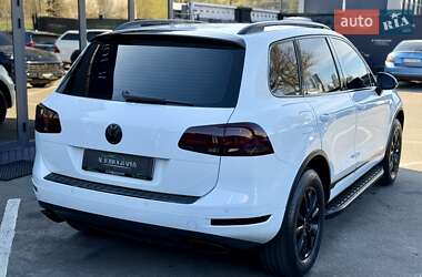 Позашляховик / Кросовер Volkswagen Touareg 2013 в 