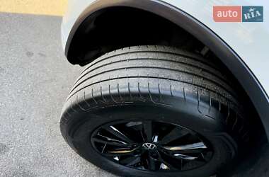 Позашляховик / Кросовер Volkswagen Touareg 2013 в 