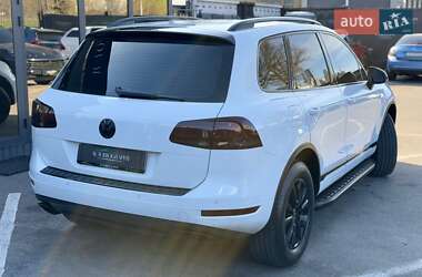 Позашляховик / Кросовер Volkswagen Touareg 2013 в 