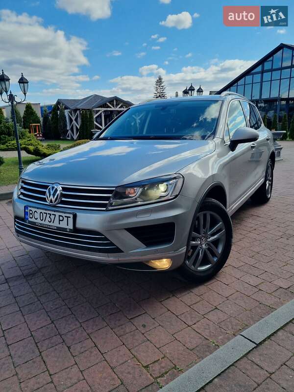 Позашляховик / Кросовер Volkswagen Touareg 2016 в Стрию