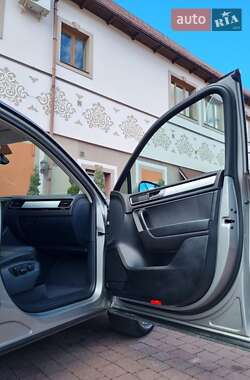 Внедорожник / Кроссовер Volkswagen Touareg 2016 в 