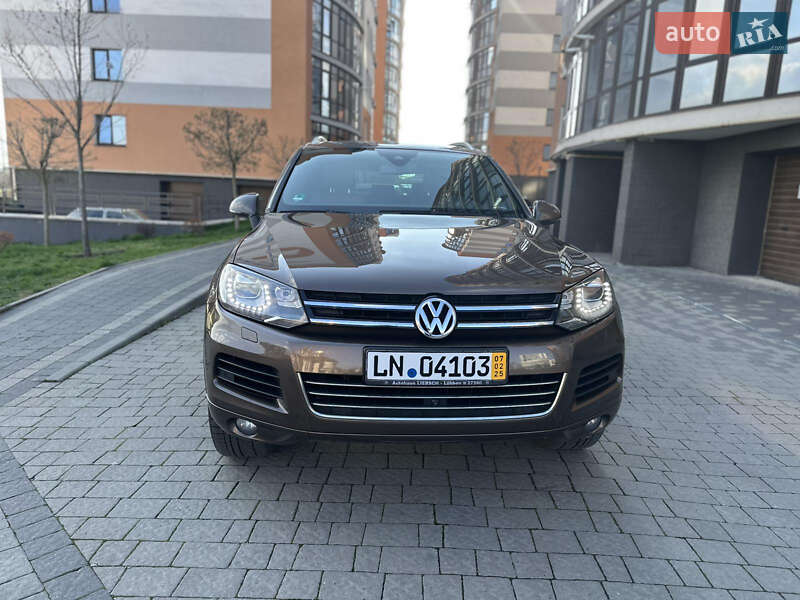 Позашляховик / Кросовер Volkswagen Touareg 2011 в 