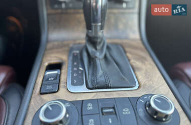 Позашляховик / Кросовер Volkswagen Touareg 2011 в 
