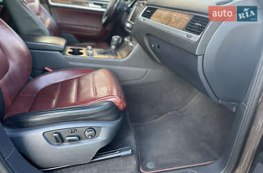 Позашляховик / Кросовер Volkswagen Touareg 2011 в 