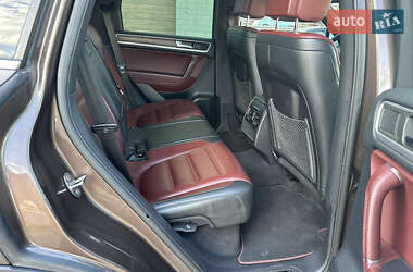 Позашляховик / Кросовер Volkswagen Touareg 2011 в 