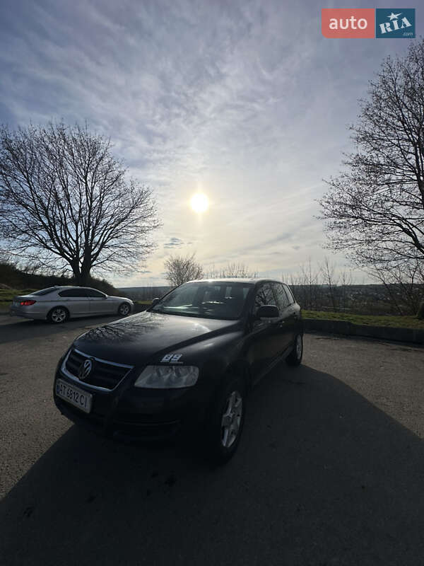 Внедорожник / Кроссовер Volkswagen Touareg 2004 в 