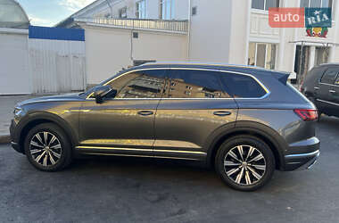 Внедорожник / Кроссовер Volkswagen Touareg 2019 в Николаеве