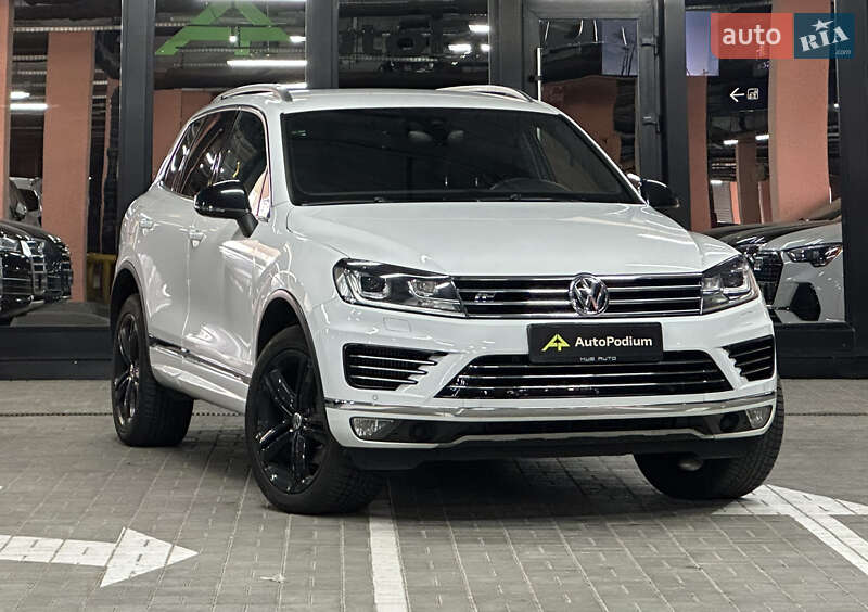 Позашляховик / Кросовер Volkswagen Touareg 2017 в 