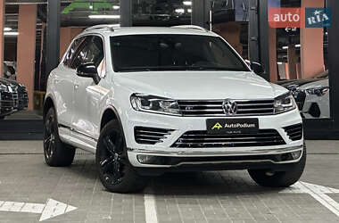 Позашляховик / Кросовер Volkswagen Touareg 2017 в 