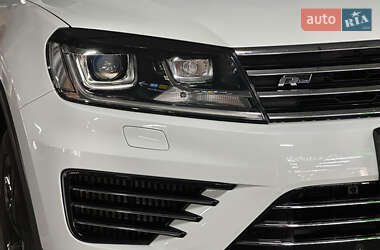 Позашляховик / Кросовер Volkswagen Touareg 2017 в 