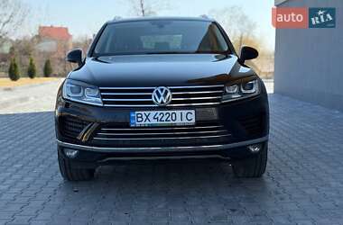 Внедорожник / Кроссовер Volkswagen Touareg 2014 в Хмельницком