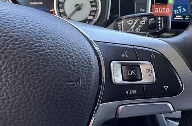 Внедорожник / Кроссовер Volkswagen Touareg 2019 в 
