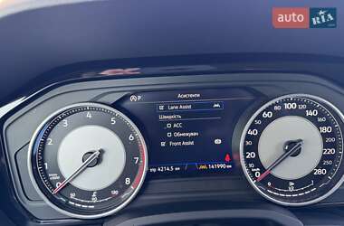 Внедорожник / Кроссовер Volkswagen Touareg 2019 в 