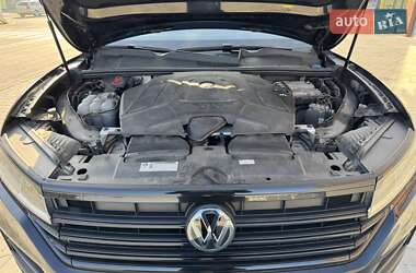Внедорожник / Кроссовер Volkswagen Touareg 2019 в 