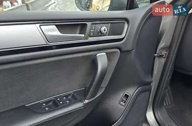 Внедорожник / Кроссовер Volkswagen Touareg 2015 в 