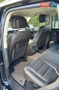 Внедорожник / Кроссовер Volkswagen Touareg 2012 в 