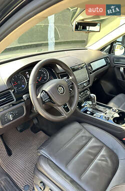 Внедорожник / Кроссовер Volkswagen Touareg 2012 в 