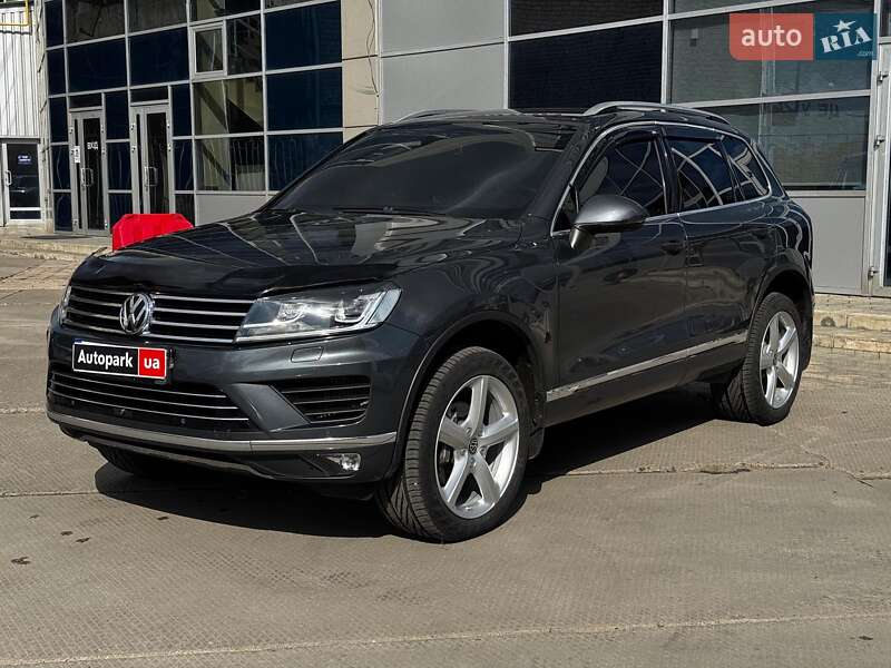 Внедорожник / Кроссовер Volkswagen Touareg 2015 в 