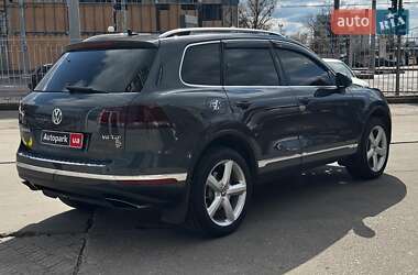 Внедорожник / Кроссовер Volkswagen Touareg 2015 в 