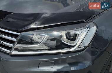 Внедорожник / Кроссовер Volkswagen Touareg 2015 в 