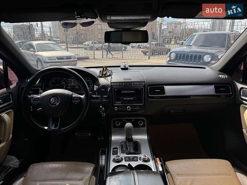 Внедорожник / Кроссовер Volkswagen Touareg 2015 в Харькове