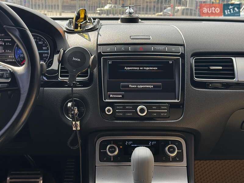 Внедорожник / Кроссовер Volkswagen Touareg 2015 в Харькове