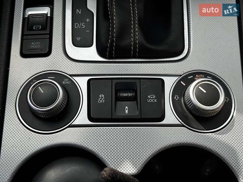 Внедорожник / Кроссовер Volkswagen Touareg 2015 в Харькове