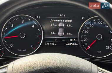 Внедорожник / Кроссовер Volkswagen Touareg 2015 в 