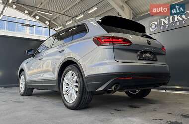 Позашляховик / Кросовер Volkswagen Touareg 2021 в 