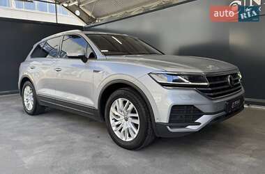 Позашляховик / Кросовер Volkswagen Touareg 2021 в 