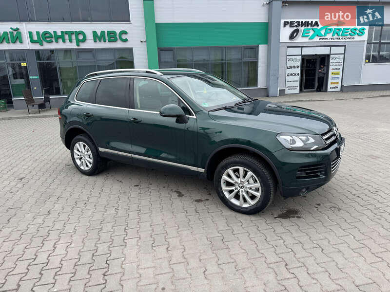 Внедорожник / Кроссовер Volkswagen Touareg 2011 в Нововолынске