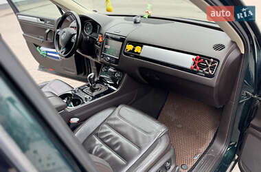 Позашляховик / Кросовер Volkswagen Touareg 2011 в 
