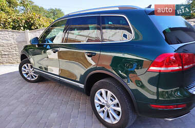 Позашляховик / Кросовер Volkswagen Touareg 2011 в 
