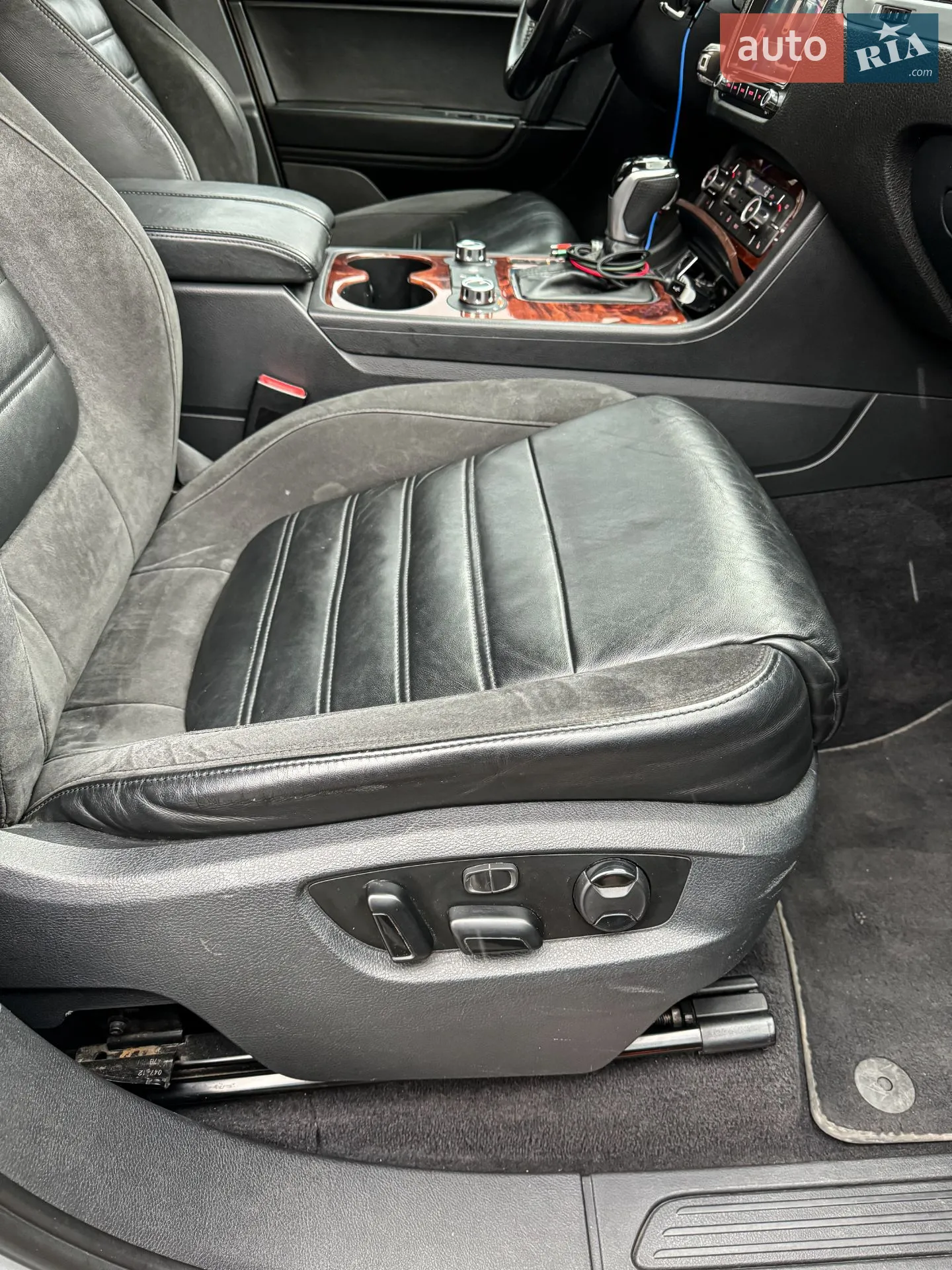 2012 Volkswagen Touareg - мініатюра 11