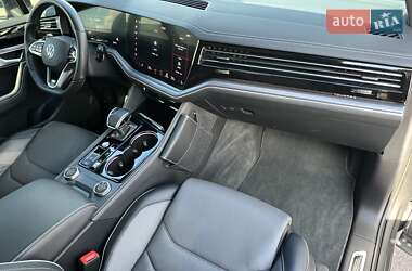 Позашляховик / Кросовер Volkswagen Touareg 2024 в 