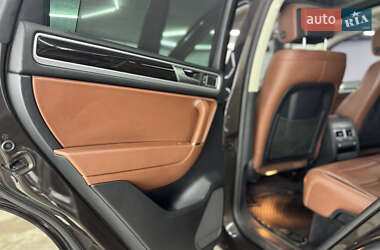 Внедорожник / Кроссовер Volkswagen Touareg 2016 в 