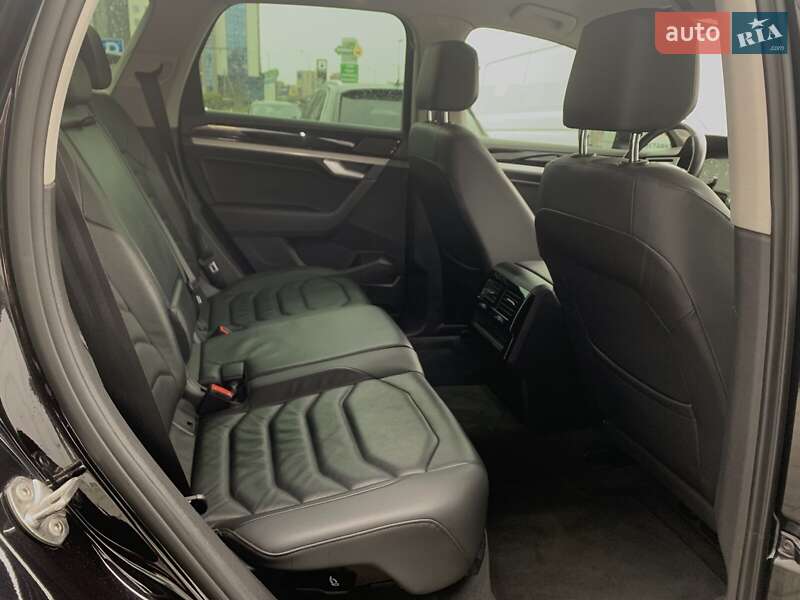 Позашляховик / Кросовер Volkswagen Touareg 2019 в Івано-Франківську