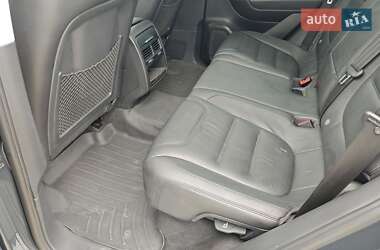 Позашляховик / Кросовер Volkswagen Touareg 2012 в 