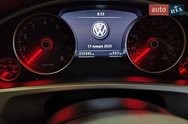 Позашляховик / Кросовер Volkswagen Touareg 2012 в 