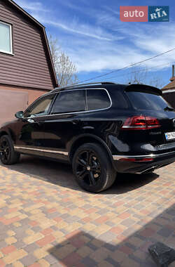 Внедорожник / Кроссовер Volkswagen Touareg 2017 в 