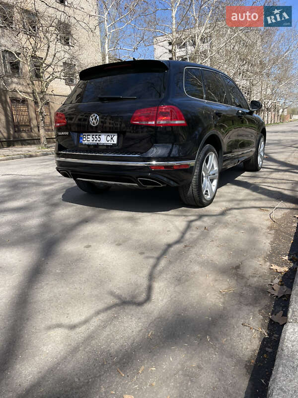 Внедорожник / Кроссовер Volkswagen Touareg 2015 в Николаеве