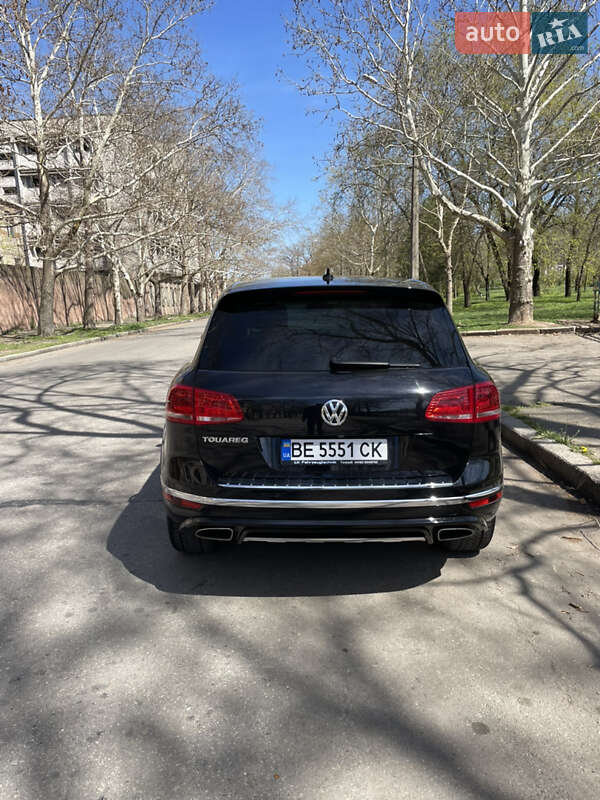 Внедорожник / Кроссовер Volkswagen Touareg 2015 в Николаеве